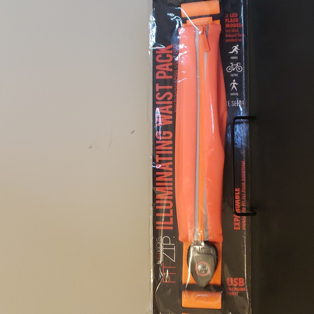 FITZIP ILLUMINATING WAIST PACK BY FITKICKS *NWOT*